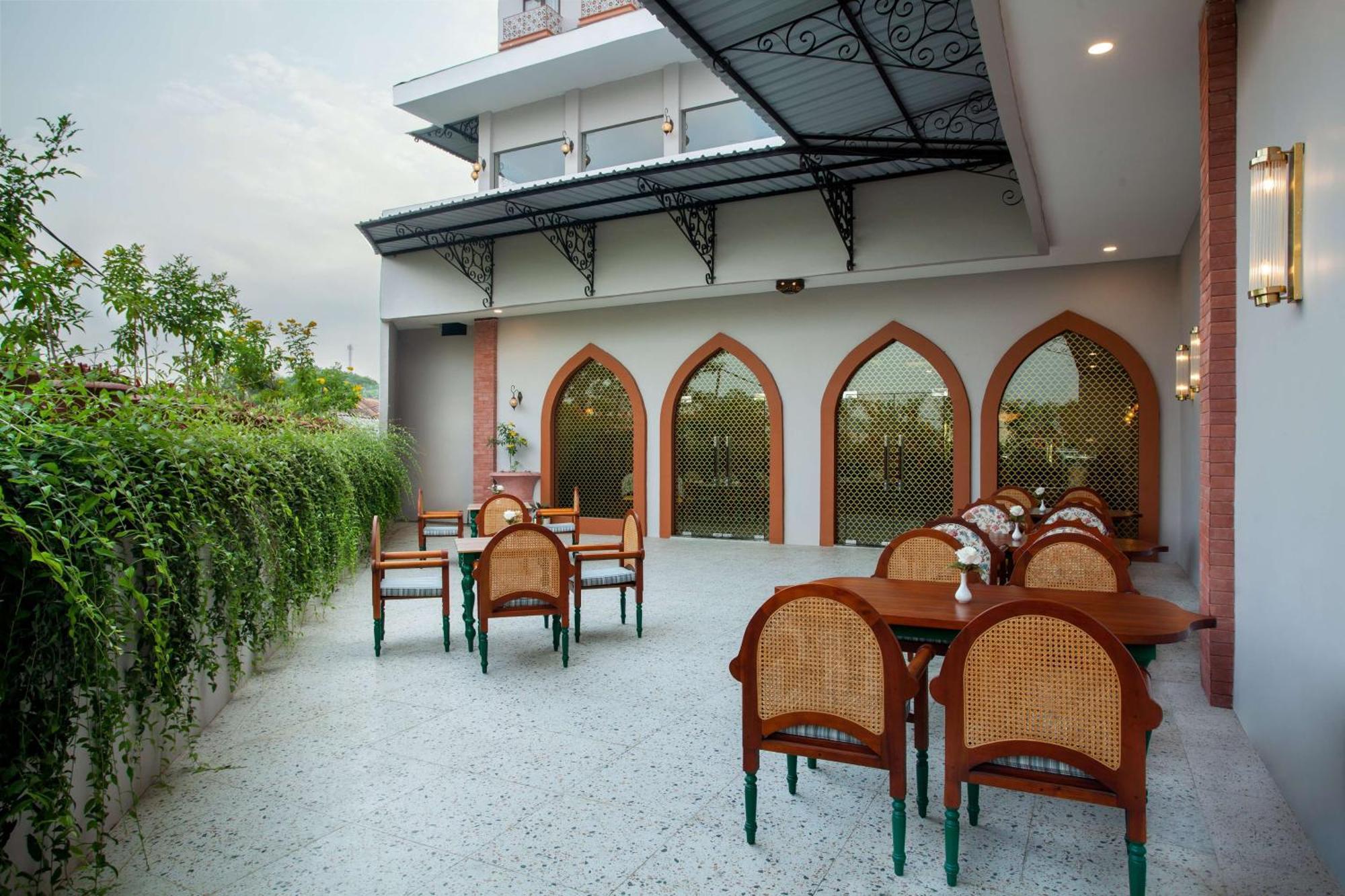 Alhambra Hotel & Convention, BW Signature Collection Tasikmalaya Extérieur photo